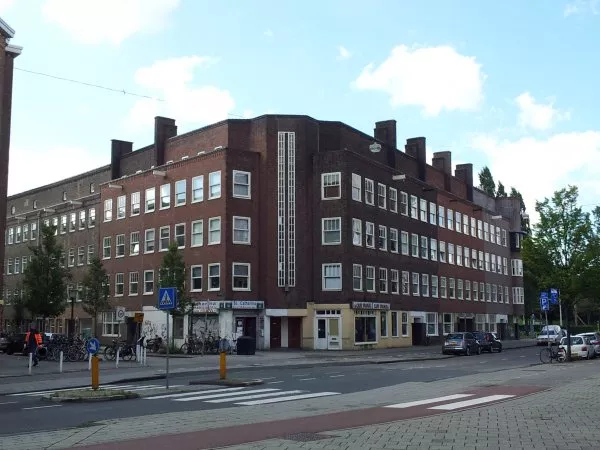 Afbeelding uit: juli 2011. Hoek Steynstraat - Hofmeyrstraat (links).