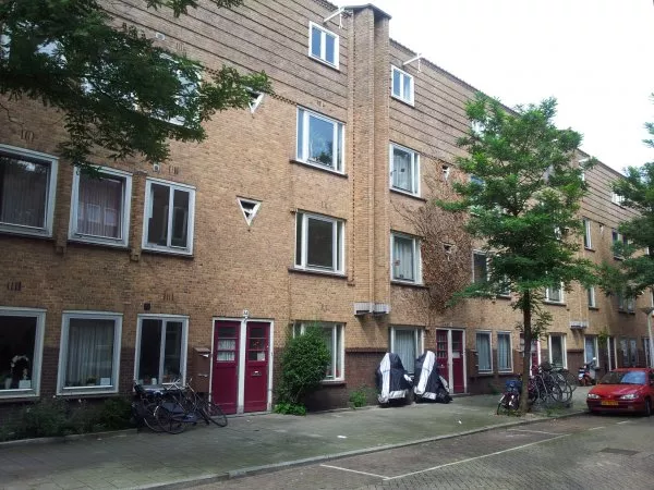 Afbeelding uit: juli 2011. Meerhuizenstraat.