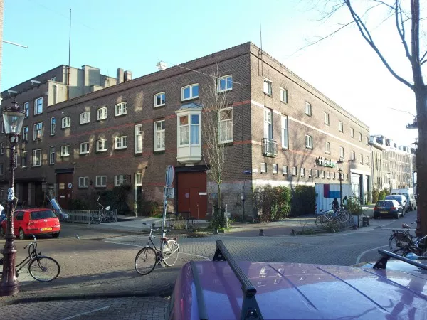 Afbeelding uit: december 2014. Hoek Quellijnstraat (links) - Ruysdaelkade.