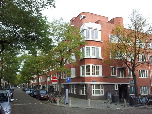 Afbeelding uit: oktober 2011. Rechts de Jan Maijenstraat.