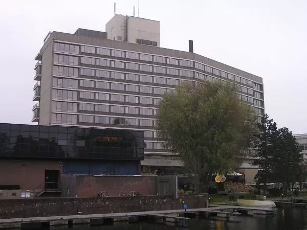 Afbeelding uit: november 2011. Achterzijde, aan het Noorder Amstelkanaal.