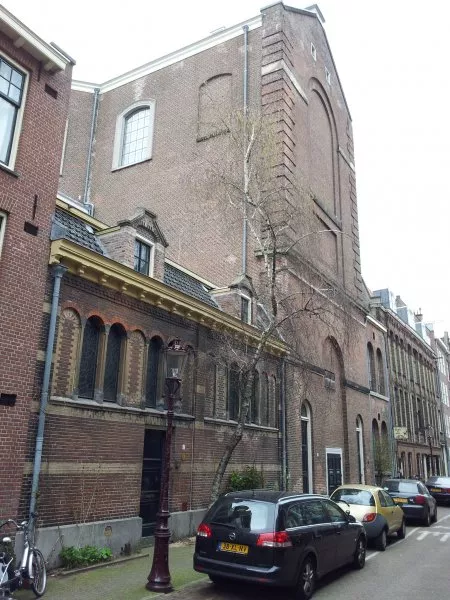 Afbeelding uit: maart 2012. Achterzijde, aan de Utrechtsedwarsstraat.