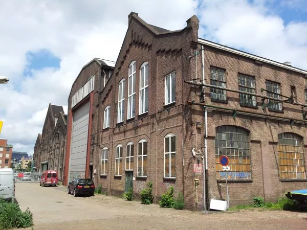 Afbeelding uit: juli 2011. Fabriekshallen Werkspoor, Oostenburg.