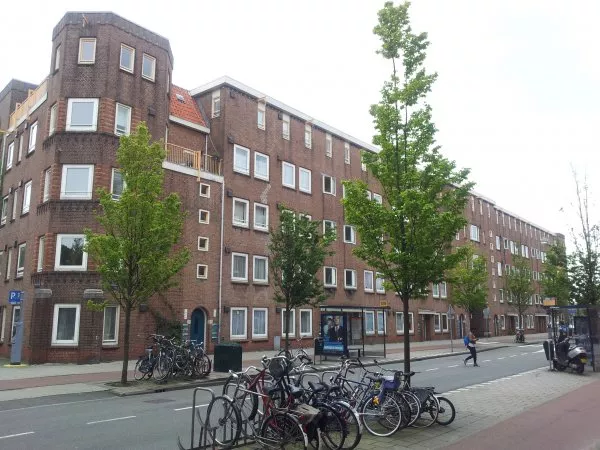 Afbeelding uit: juli 2011. Schalk Burgerstraat, hoek Transvaalstraat (links).