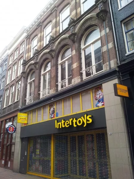 Afbeelding uit: juli 2011. Intertooys zat hier tot 2014.