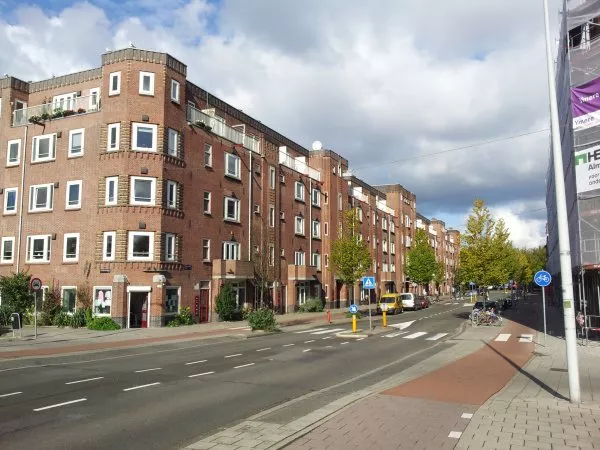 Afbeelding uit: september 2011. Schalk Burgerstraat, links de Transvaalkade.