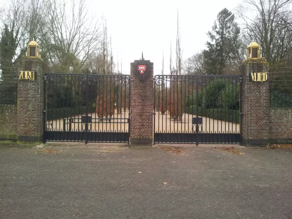 Afbeelding uit: december 2013. Het hek aan de Amsteldijk.