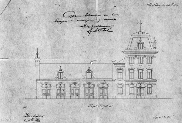 Afbeelding uit: circa 1873. "Stalling Amstel-Hotel". Ontwerp van de gevel aan de Tulpstraat. Links het koetshuis, rechts de dienstwoning.