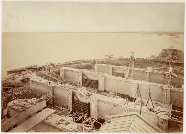 Afbeelding uit: juli 1871. De sluizen in aanbouw, gezien naar het zuiden.