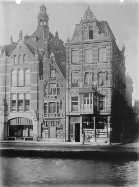 Afbeelding uit: circa 1900. Het Rokin werd in de jaren 1930 gedempt.