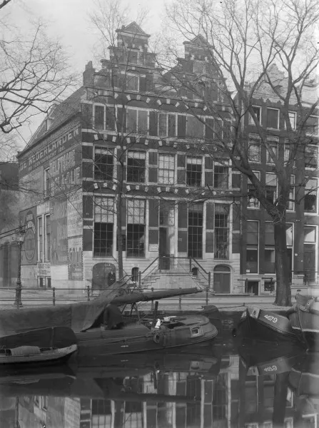 Afbeelding uit: circa 1917. Enkele van de huizen die moesten wijken.