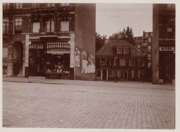Afbeelding uit: 1909. Situatie vlak voor de bouw van school en woonhuizen.