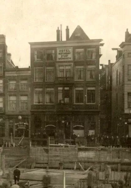 Afbeelding uit: 1911. Uitsnede van een foto gemaakt ten tijde van de bouw van de Effectenbeurs.