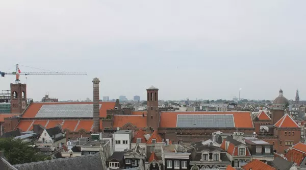 Afbeelding uit: augustus 2015. Het dak, gezien vanaf de Oude Kerk.