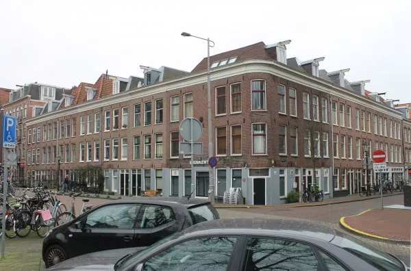 Afbeelding uit: december 2015. Links de Jan Hanzenstraat, rechts de Agatha Dekenstraat.