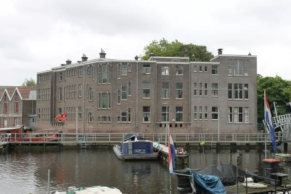 Afbeelding uit: augustus 2016. Gevel aan Kattenburgervaart en Dijksgracht.