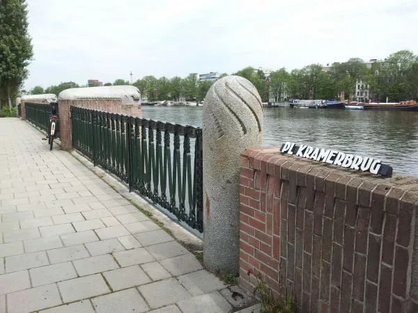 Afbeelding uit: juli 2017. Brug 400, de P.L. Kramerbrug, in de Amsteldijk over het Amstelkanaal.
