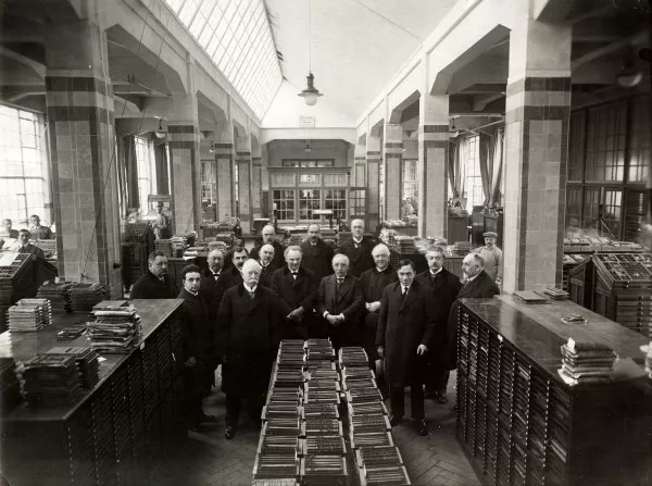 Afbeelding uit: 1917. De zetterij, op de eerste verdieping.