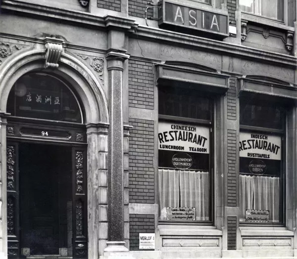 Afbeelding uit: 1934. In 1934 opende hier Chinees-Indisch restaurant Asia.