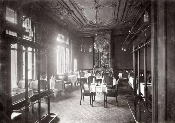 Afbeelding uit: 1911. Het bovenrestaurant.