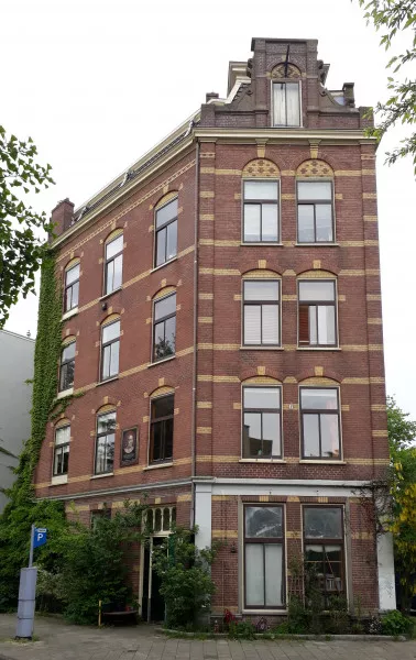 Afbeelding uit: mei 2018. Hoek Van Reigersbergenstraat - Hugo de Grootkade.