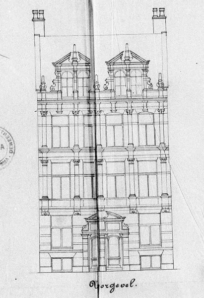 Afbeelding uit: 1881. Uitsnede van de bouwtekening. Nog met twee voordeuren. Op de tekening staat de naam van de opdrachtgever, N. Redeker Bisdom.
Bron afbeelding: SAA, bestand 5221BT910405.