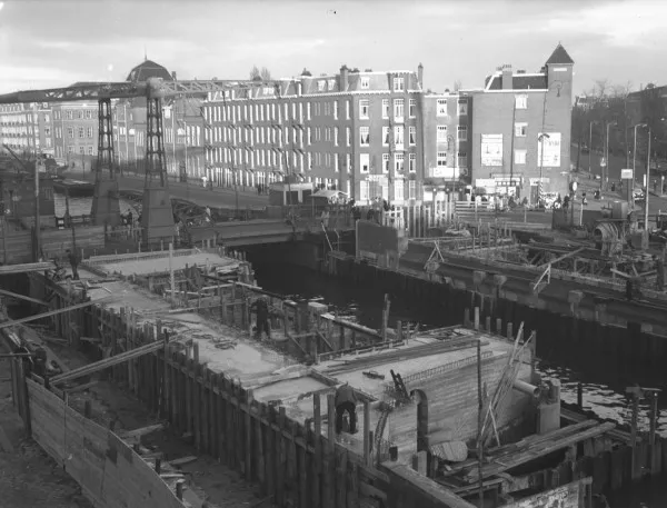 Afbeelding uit: november 1948. Tijdens de bouw.