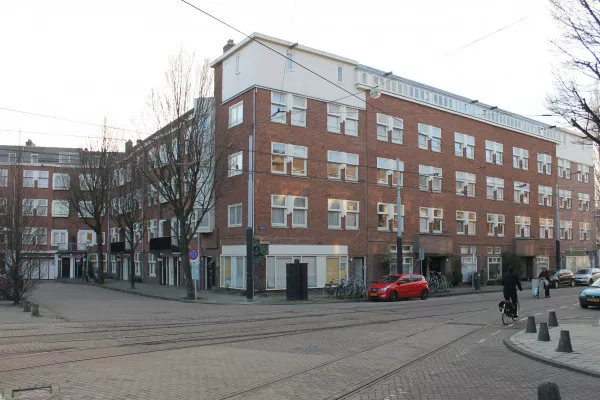 Afbeelding uit: december 2018. Rechts de Lekstraat, links de Kromme-Mijdrechtstraat.
