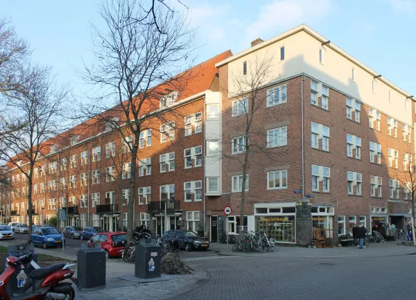 Afbeelding uit: december 2018. Hoek Trompenburgstraat (rechts) - Gaaspstraat.