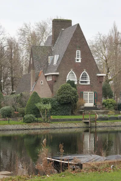 Afbeelding uit: januari 2019. Achterzijde, aan het Noorder Amstelkanaal.