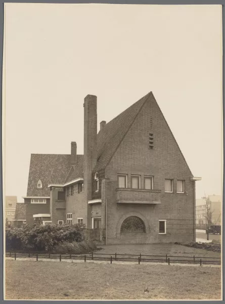 Afbeelding uit: circa 1926. Foto gemaakt in opdracht van de architecten.
Bron afbeelding: SAA, bestand 000291000700.