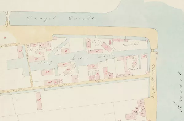 Afbeelding uit: circa 1860. Het oostelijke deel van het gebied rond de Zaagmolensloot, circa 1860. Rechts bij de Amstel is houtzagerij De Zeskant.
Bron afbeelding: SAA, bestand 010043000016.
