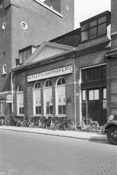 Afbeelding uit: 1963. Het gebouw is enkele decennia gebruikt door de firma Pützfeld als gereedschapsmakerij. Collectie RCE, obj.nr 79.177.
