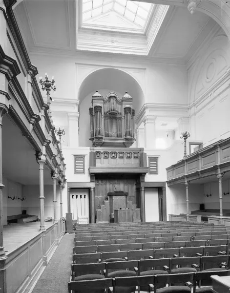 Afbeelding uit: april 1981. Interieur. Het orgel werd circa 1989 verwijderd. Collectie RCE, obj.nr 224.523.