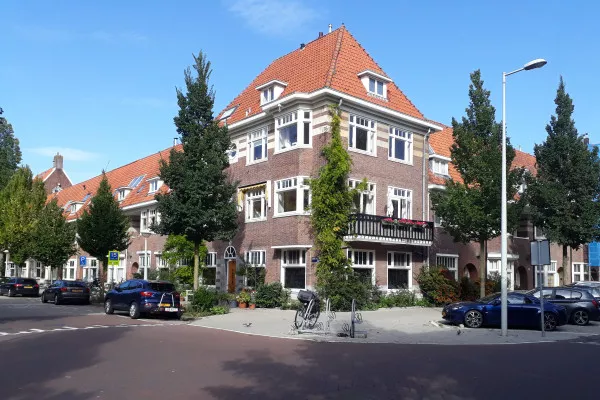Afbeelding uit: september 2019. Hoek Memlingstraat (links) - Gerrit van der Veenstraat.