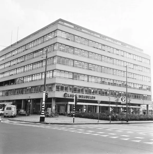 Afbeelding uit: oktober 1968. Hoek Wibautstraat - Eerste Oosterparkstraat.