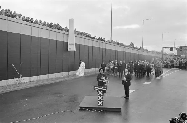 Afbeelding uit: oktober 1968. Opening door koningin Juliana en burgemeester Samkalden, op 30 oktober 1968.