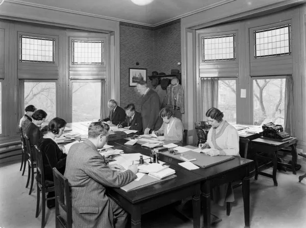 Afbeelding uit: 1932. Werkkamer administratie.