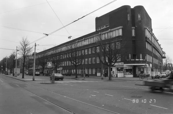 Afbeelding uit: 1988. Insulindeweg / Celebesstraat (1920).
Bron afbeelding: SAA, bestand BMAB00016000042_003.