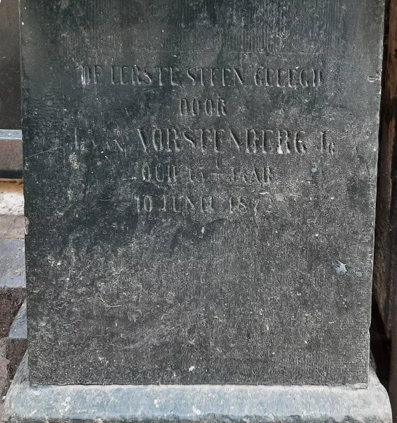 Afbeelding uit: september 2020. "Eerste steen gelegd door J. van Vorstenberg jr. oud 15 ½ jaar 10 juni 1872"
