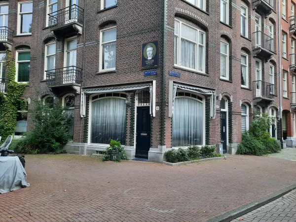 Afbeelding uit: oktober 2020. Rechts is de Da Costastraat.