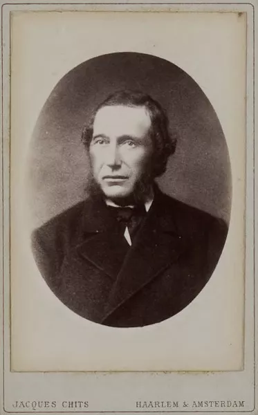 Afbeelding uit: circa 1875. Parkopzichter W. Egas. Foto gemaakt in de 'photografische inrichting' van Jacques Chits, Plantage Kerklaan 15.