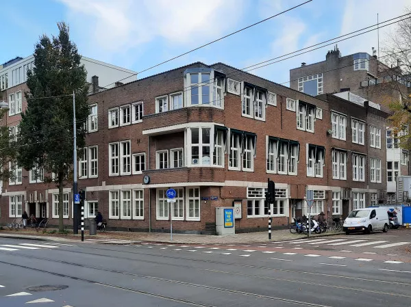 Afbeelding uit: november 2020. Hoek De Lairessestraat (links) - Jacob Obrechtstraat.