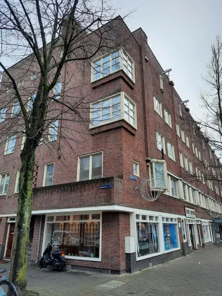 Afbeelding uit: december 2020. Hoek Legmeerstraat.