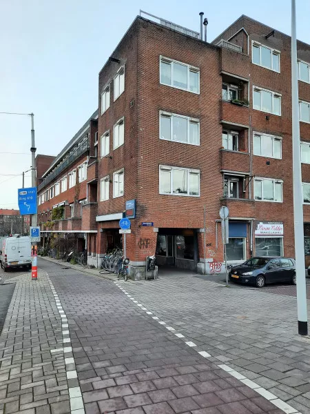 Afbeelding uit: december 2020. Hoek Baarsjesweg (rechts).