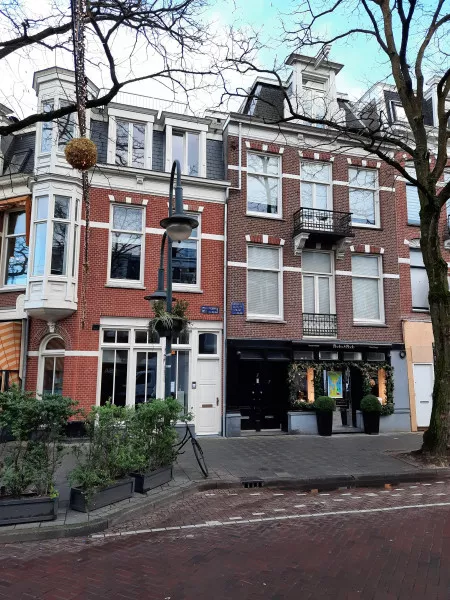 Afbeelding uit: december 2020. Het huis rechts is Cornelis Schuytstraat 7.