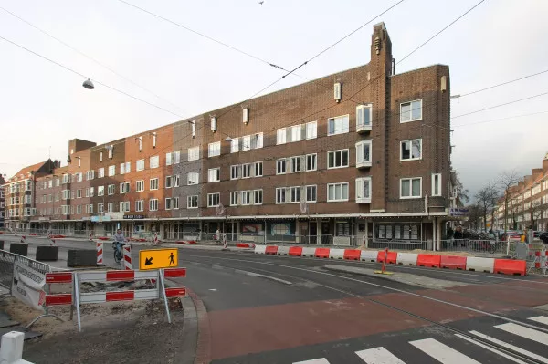 Afbeelding uit: december 2020. Heemstedestraat, met rechts de Warmondstraat..