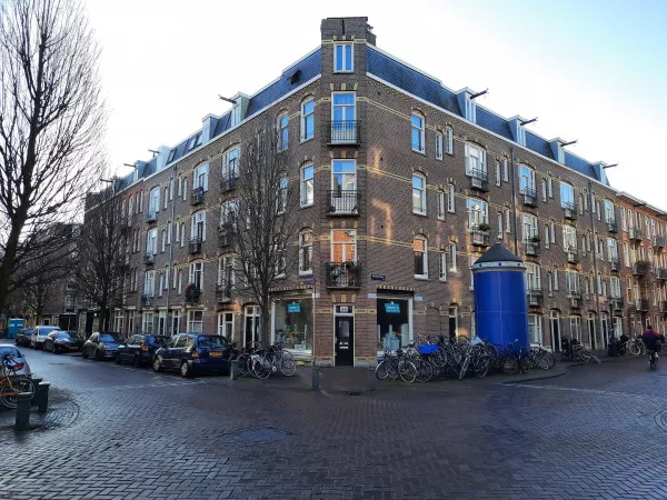 Afbeelding uit: januari 2021. Links de Groen van Prinstererstraat, rechts de Bentinckstraat.