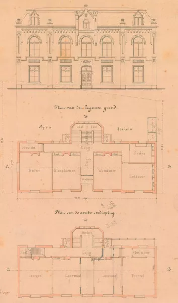 Afbeelding uit: 1877. Begane grond, v.l.n.r.: salon, slaapkamer, woonkamer, eetkamer.
Eerste verdieping: drie leerzalen en een toneel.