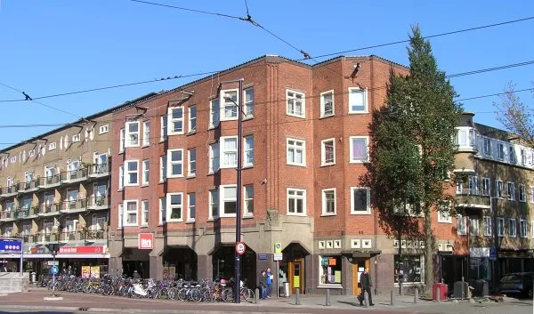 Afbeelding uit: oktober 2011. Hoek Cabralstraat (rechts).